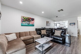 Building Photo - 2523 Dudley Dr W