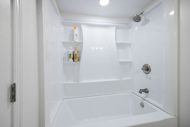 Building Photo - 7218 Monument Ave