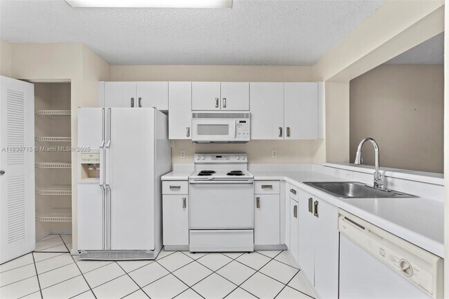 Foto del edificio - 9511 Weldon Cir