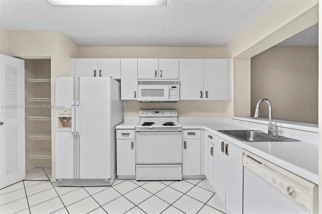 Building Photo - 9511 Weldon Cir
