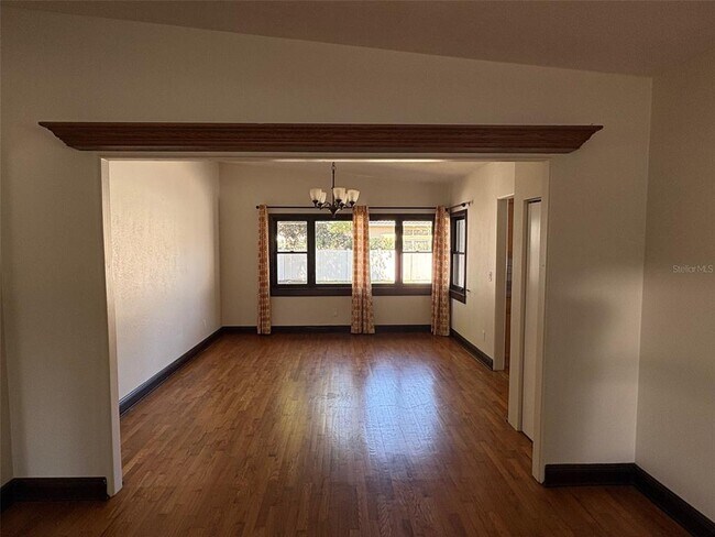 Foto del edificio - 1137 Oaks Blvd