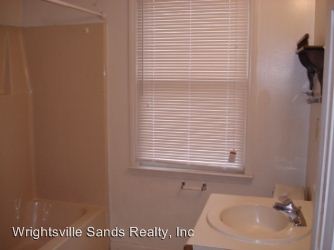 Building Photo - 137 Lullwater Dr