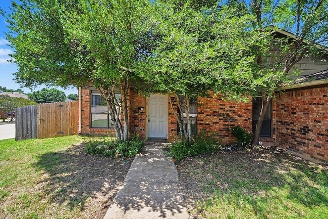 Building Photo - 2201 Jackson Cir