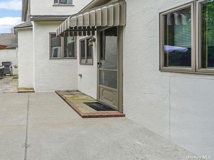 Primary Photo - 737 Seaman Ave