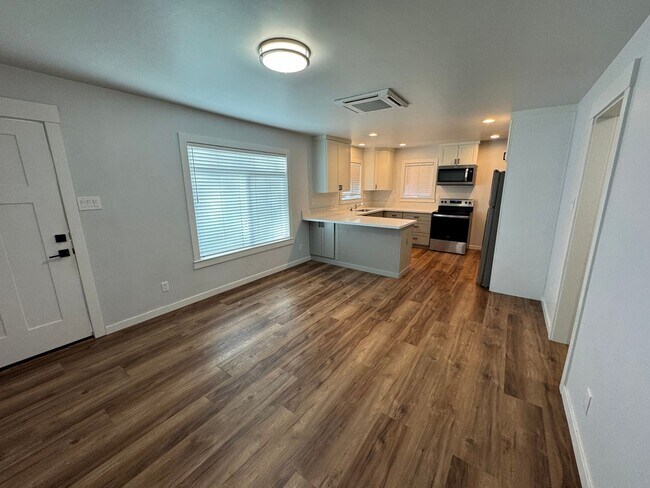 Foto del edificio - NICE UNIT WITH 2 BED 1 BATH IN GREAT LOCATION IN AUBUN!