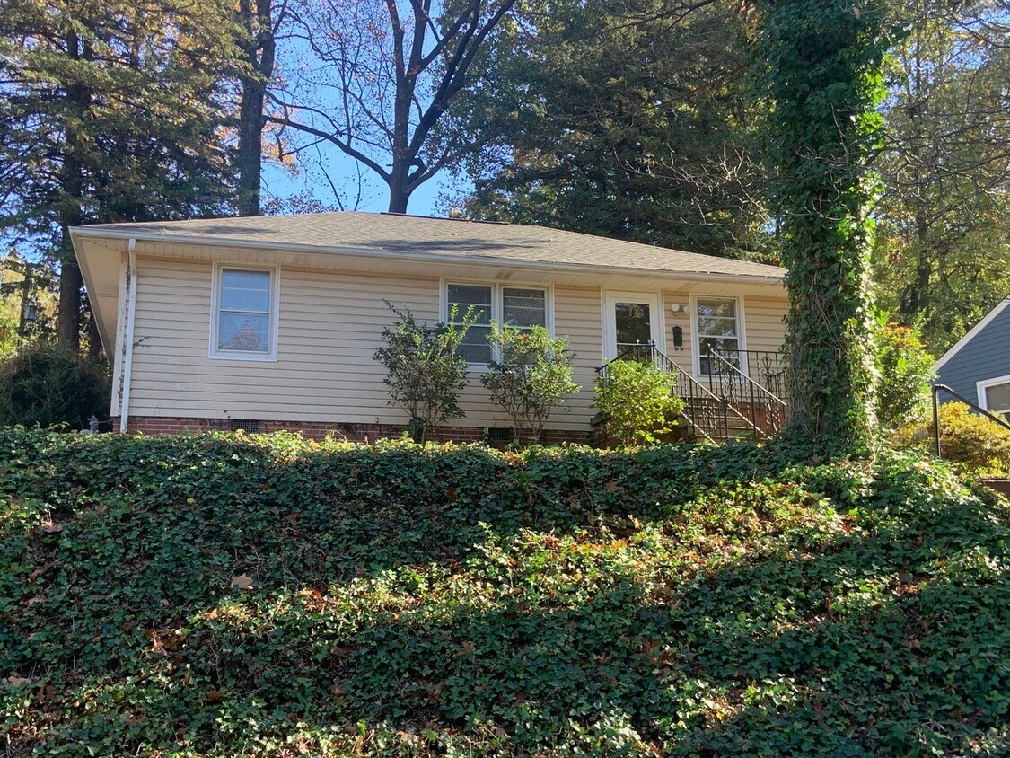 Lindley Park 3 Bedroom Home with deck and House Rental in