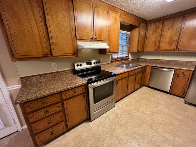 Building Photo - 3270 Revere Cir