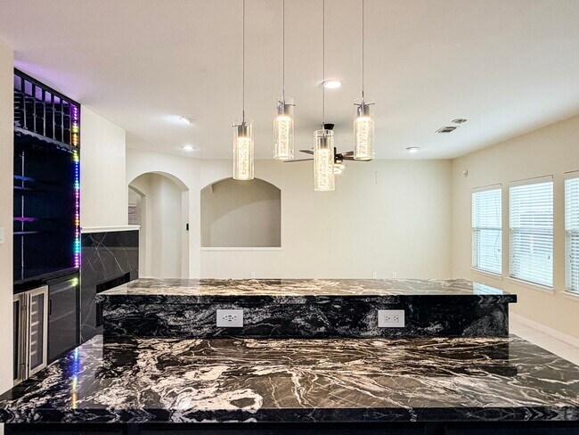 Foto del edificio - 2243 Rocky Hollow Ln