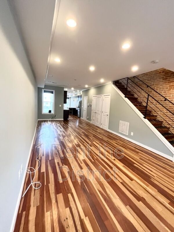 Foto del edificio - 421 Newton Pl NW