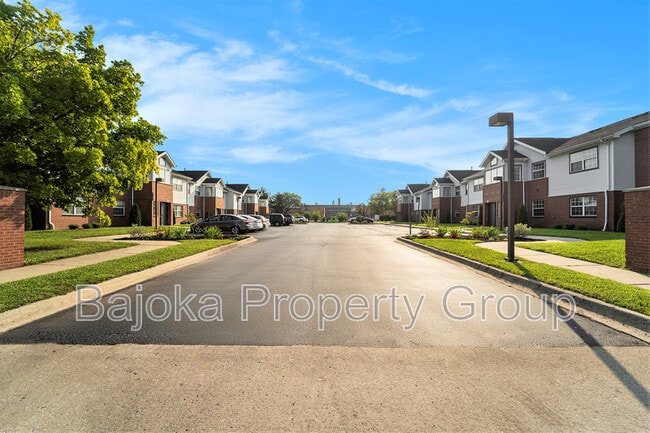 Building Photo - 4434 Trumbull St