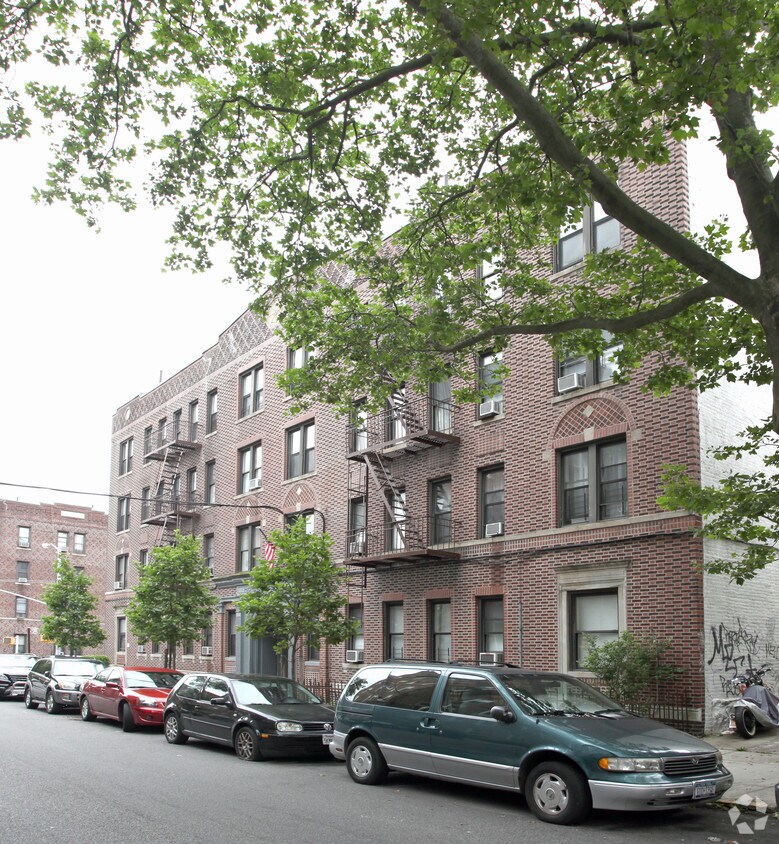 Building Photo - HighLand Circle