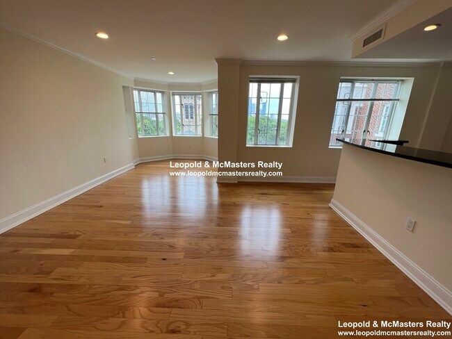 Building Photo - 287 Kent St