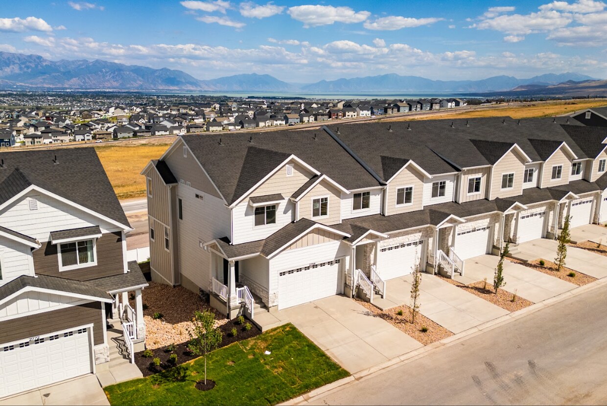 Foto del edificio - 2722 Blue Dawn Ln