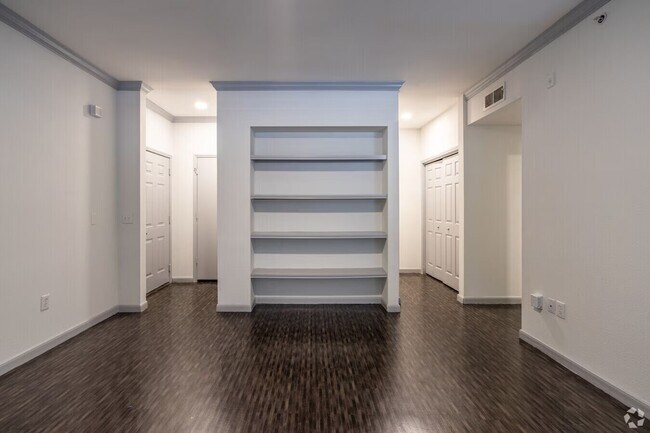 Building Photo - Comfort Meets City Living