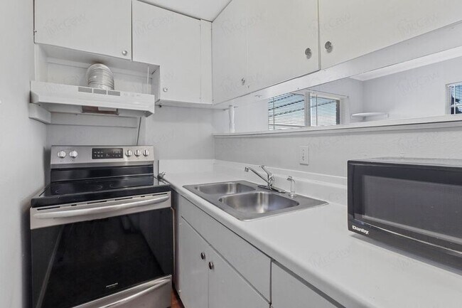 Building Photo - 6226 Bandera Ave