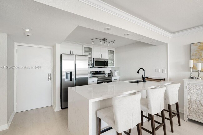 Foto del edificio - 600 Northeast 36th Street Apt #1414, Miami...
