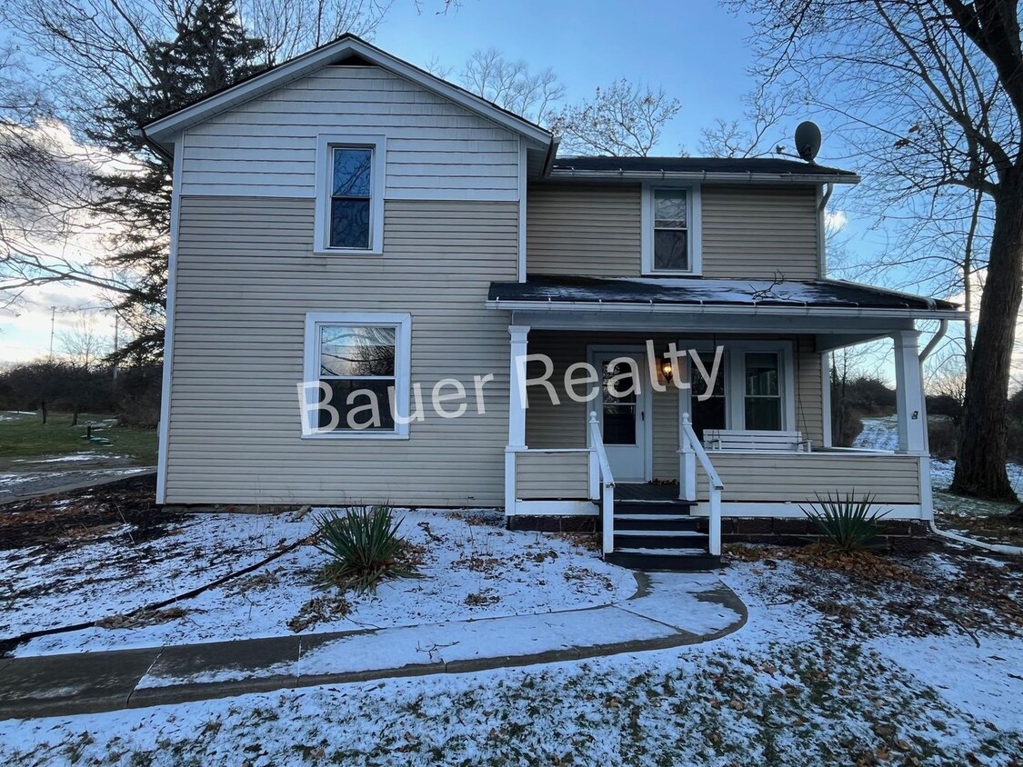 Primary Photo - Beautiful Farm House