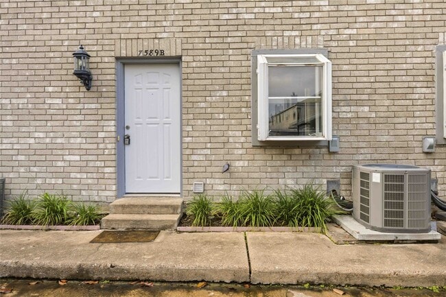 Building Photo - 7589 Cambridge St
