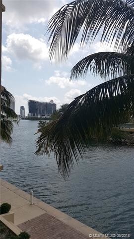 Foto del edificio - 3330 NE 190th St