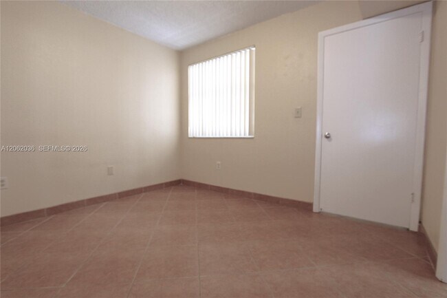 Foto del edificio - 2890 N Oakland Forest Dr