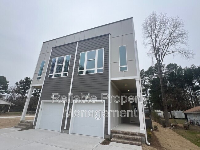 Building Photo - 2824 Providence Rd