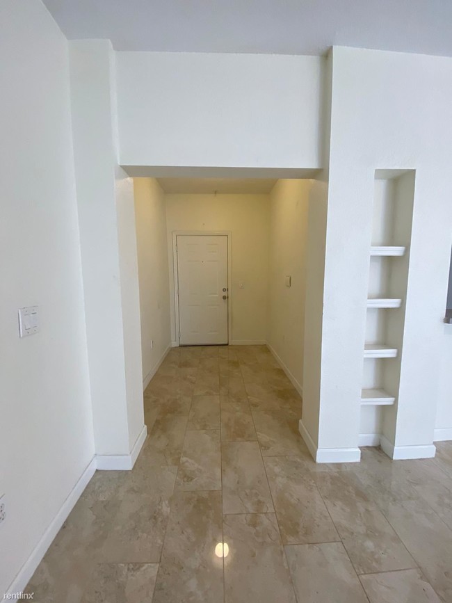 Building Photo - 107 Vista Verdi Cir