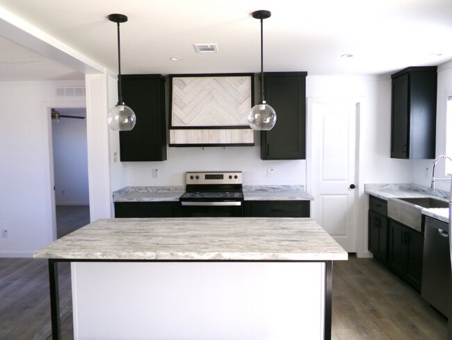 Building Photo - 432 Patriot Ln