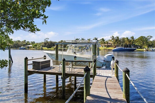 Foto del edificio - 109 SE Fiore Bello
