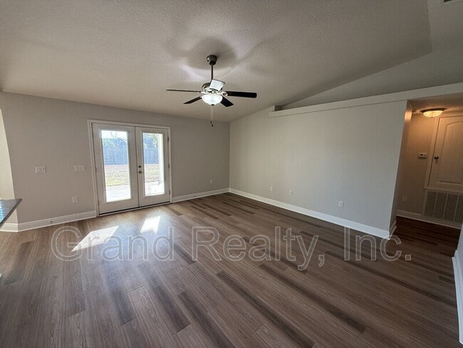 Foto del edificio - 5621 Flume Dr