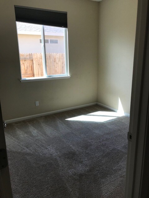 Building Photo - 1453 Greenbrier Dr