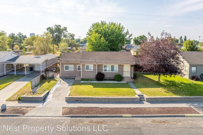 Foto del edificio - 3 br, 1 bath House - 3010 W Lakeside Dr.