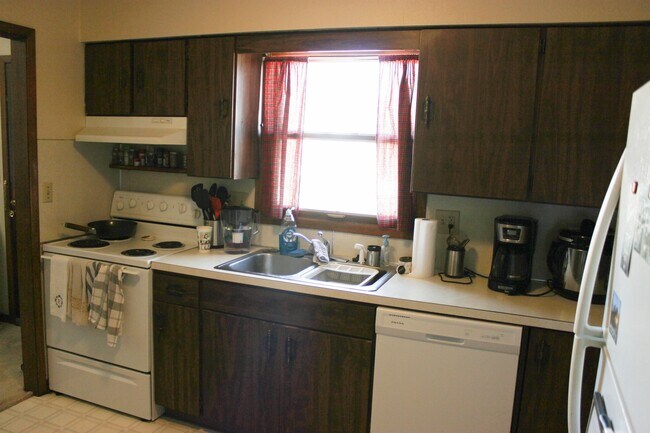 Foto del edificio - North Ames Duplex with lots of storage space