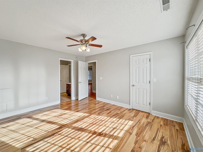 Building Photo - 93 Manor House Dr