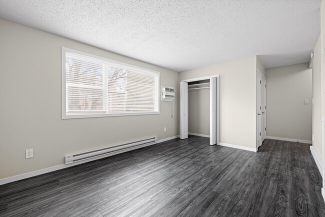 Building Photo - 2120 Lorne St