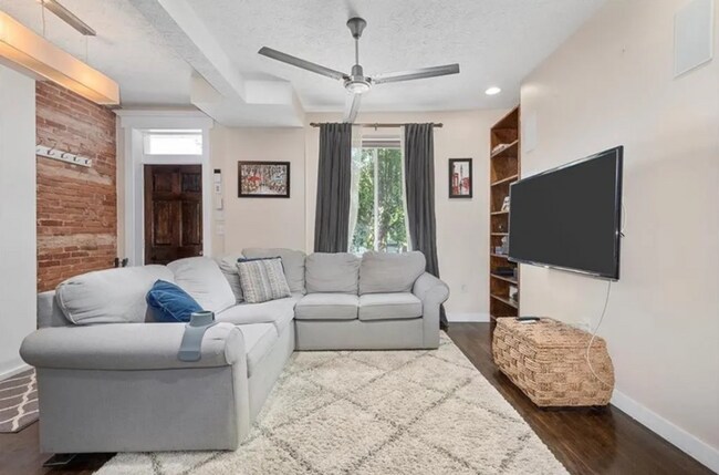 Foto del edificio - *Beautifully Updated & Spacious 3BD/2.5BA ...