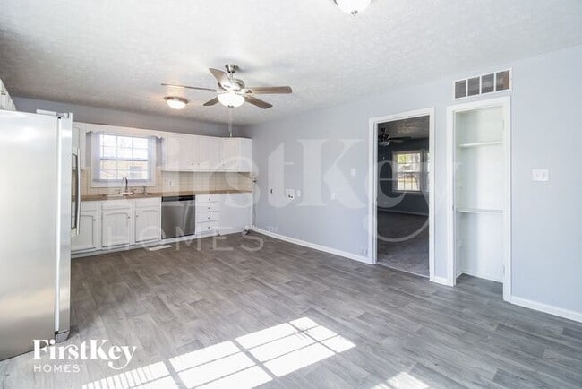 Foto del edificio - 4118 Kingsland Cir
