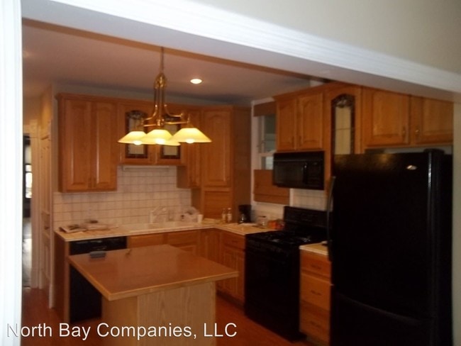 Building Photo - 6 br, 3 bath House - 1085 14th Ave SE