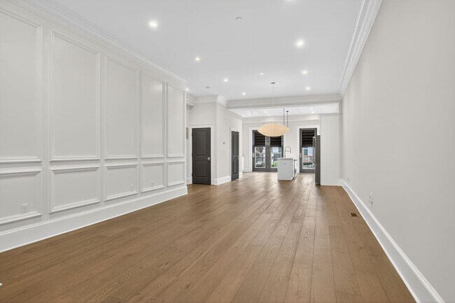 Foto del edificio - Available Now! 2 Bed // 2.5 Bath Between U...