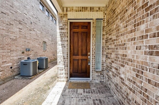 Foto del edificio - 3206 Holly Crossing Dr