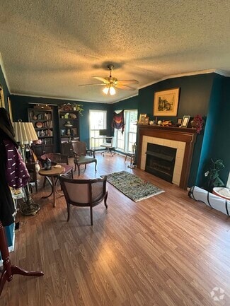 Building Photo - 586 Sells Ln