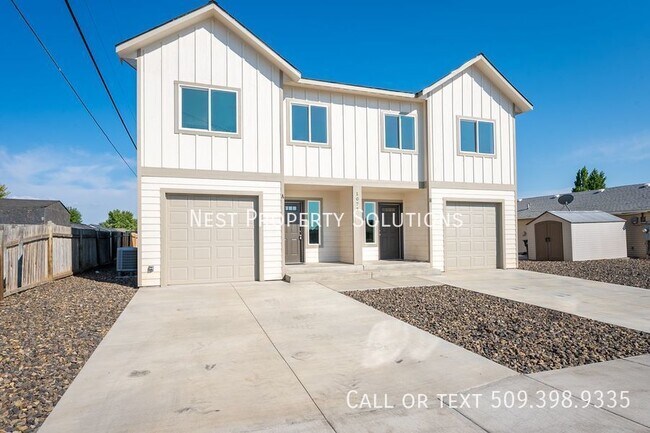 Building Photo - 3 Bed, 2 Bath Duplex! Includes W/S/G