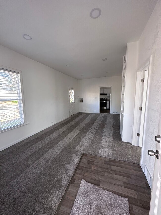 Foto del edificio - Fully renovated 3 bed 1 bath home.