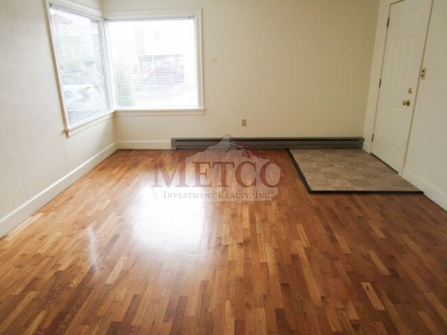 Foto del edificio - Fantastic 4 bedroom close to U of O