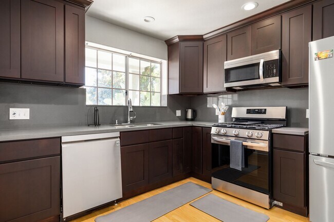 Foto del edificio - 10777 Ashton Ave