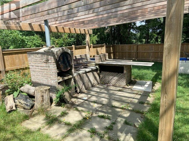 Photo du bâtiment - 14310 Ilderton Rd