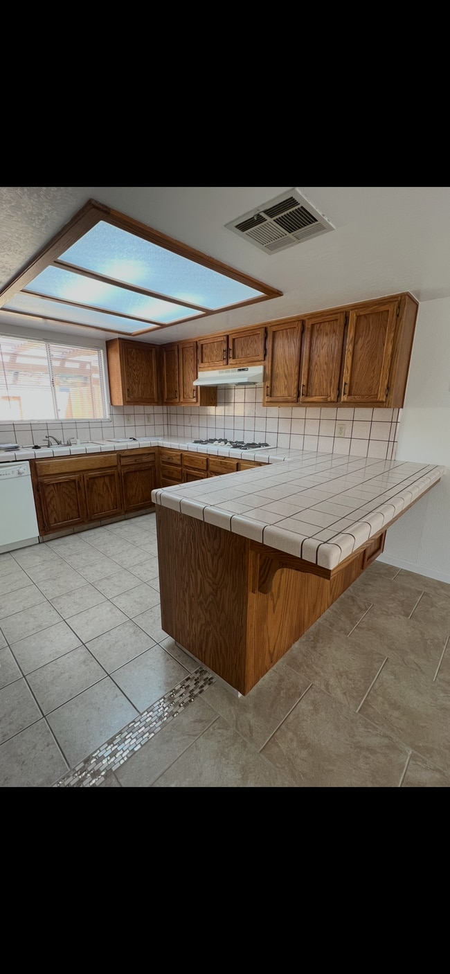 Building Photo - 701 Commercial Ave