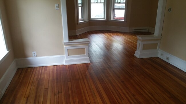 Building Photo - 315 McClellan St