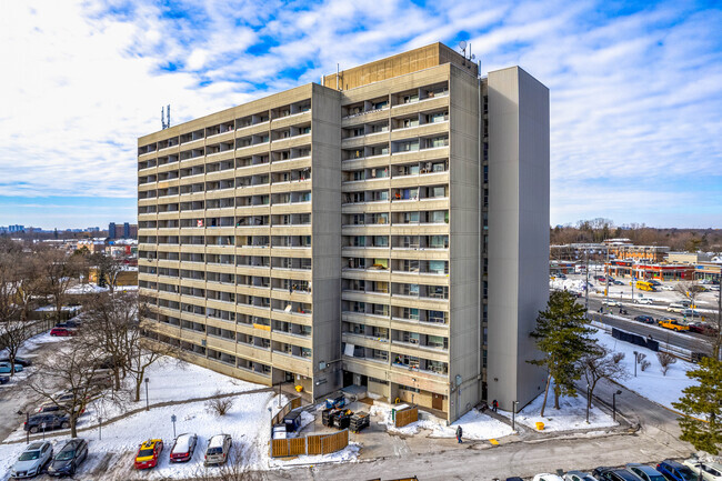 Photo du bâtiment - West Hill Apartments