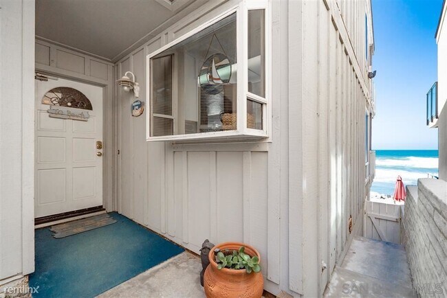 Building Photo - 3 br, 2 bath House - 1211 S Pacific St Apt B