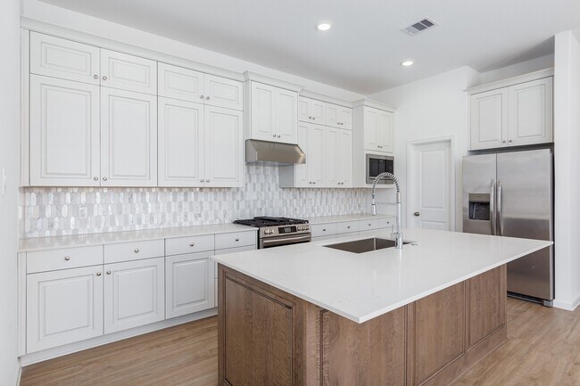 Foto del edificio - 28819 Mount Bonnell Dr